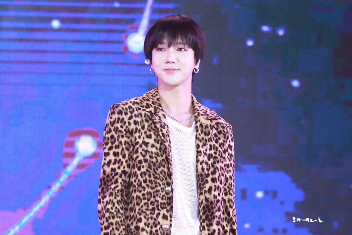 _sj_____'s tweet photo. 걱정말아요 좋은 일도 나쁜 일도 당신과 함께 견딜테니
솔로 데뷔 3주년 축하드려요 사랑합니다
@shfly3424
#예성아_넌_나의_봄 
#BecauseWeLoveYesung https://t.co/XNnG03xEUZ