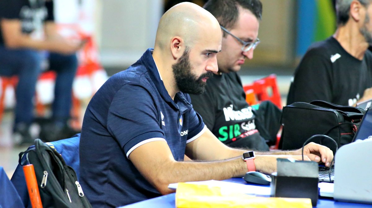 NBVVerona's tweet photo. 🏐Congratulazioni a Fabio Dalla Fina! Il nostro scoutman, per il secondo anno consecutivo, sarà nello staff della nazionale seniores maschile! 👏👏👏👏👏

📰Leggi qui 👉https://t.co/7TrSBMHgcv

#BluWave #ForzaGialloblù 💛💙 https://t.co/ZAEJ4oIXDQ