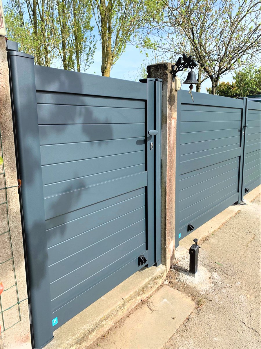 1000 Ty Services tweet media