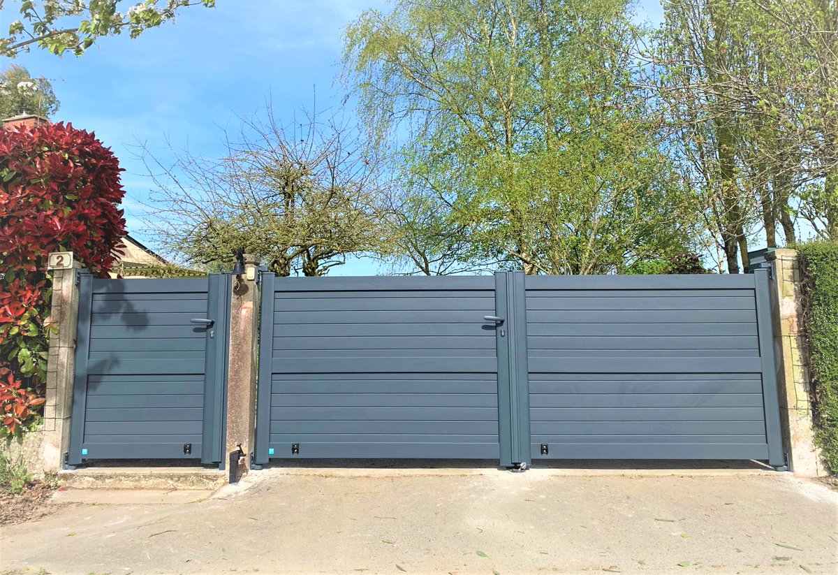 1000 Ty Services tweet media