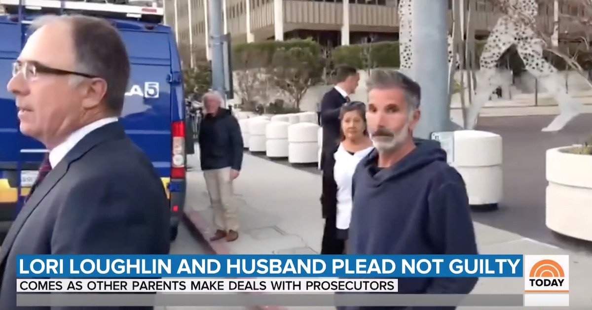 lawcrimenews's tweet photo. Mossimo Giannulli Lied About Going to USC, Used ‘Tuition Money’ from His Dad to Start Company https://t.co/X3O9onVnpI https://t.co/0QMr1dF36N