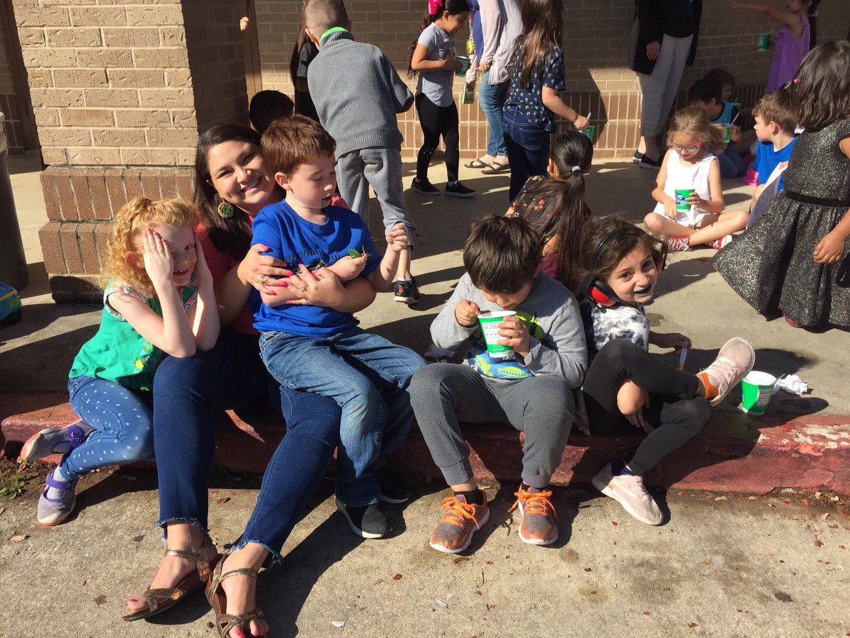 ChristineMCha's tweet image. 💕 my students! #ThisisElrod #ThisisNorthside #LifeinALE