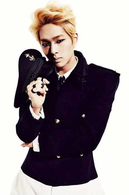 The legendary blonde Jinki in uniform from Everybody 