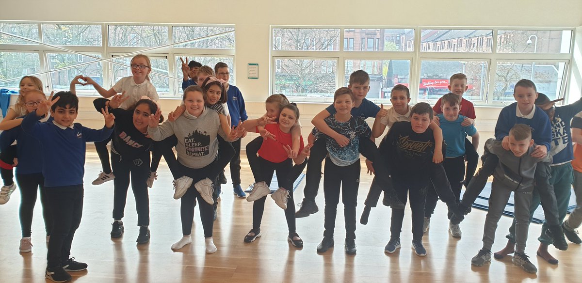 MrsPSmith7's tweet image. What a fun day of dance with the nursery children, p1, p2, p3 and p6.   #hwbactivationweek #goldaward #healthychoices