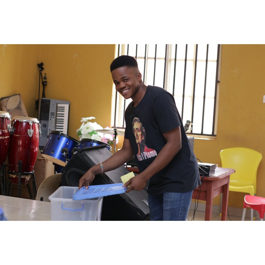 thegreatAMSA's tweet photo. The President, Public Relations Officer, Senate president and the Sports director casting their votes on the election day.
#AMSA #ABUAD #AMSA5thGeneralElections #AMSADecides https://t.co/eahyC6b0aE