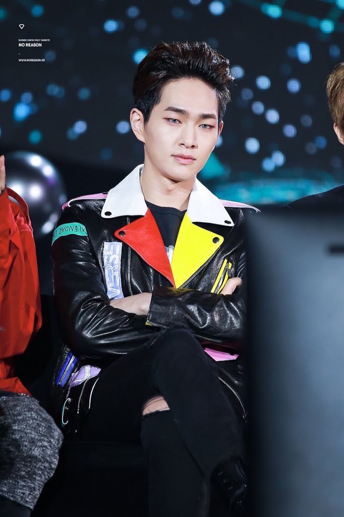 sEE HOW DANGEROUS HE LOOKS? AND THAT THE TIP OF JINKI'S MOUTH MAKING A TINY SMIRK? S U P E R I O R 