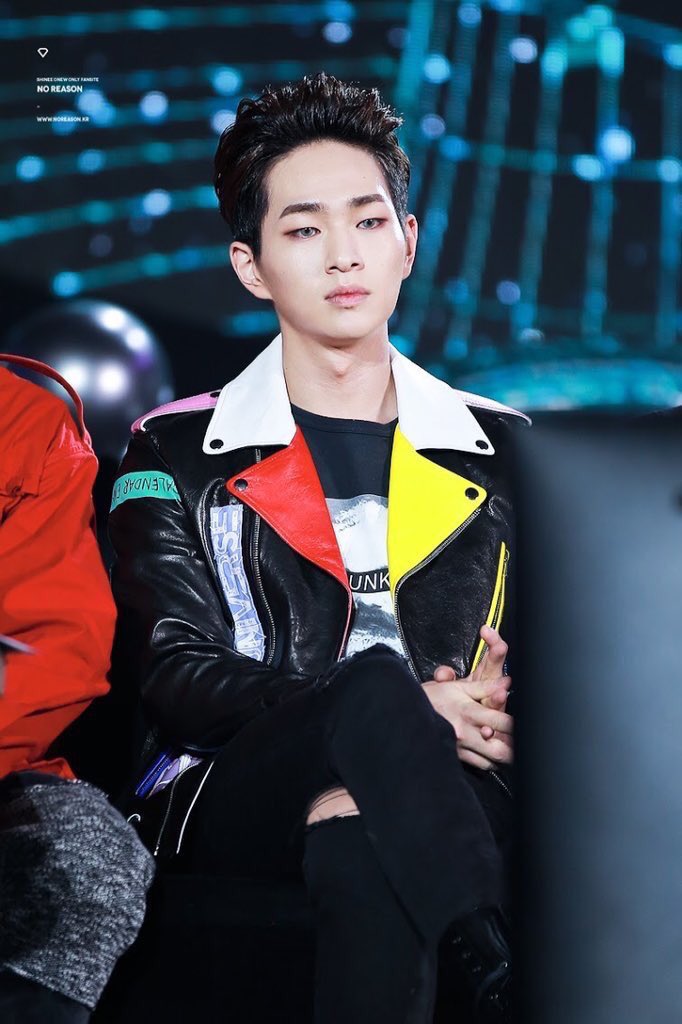 sEE HOW DANGEROUS HE LOOKS? AND THAT THE TIP OF JINKI'S MOUTH MAKING A TINY SMIRK? S U P E R I O R 