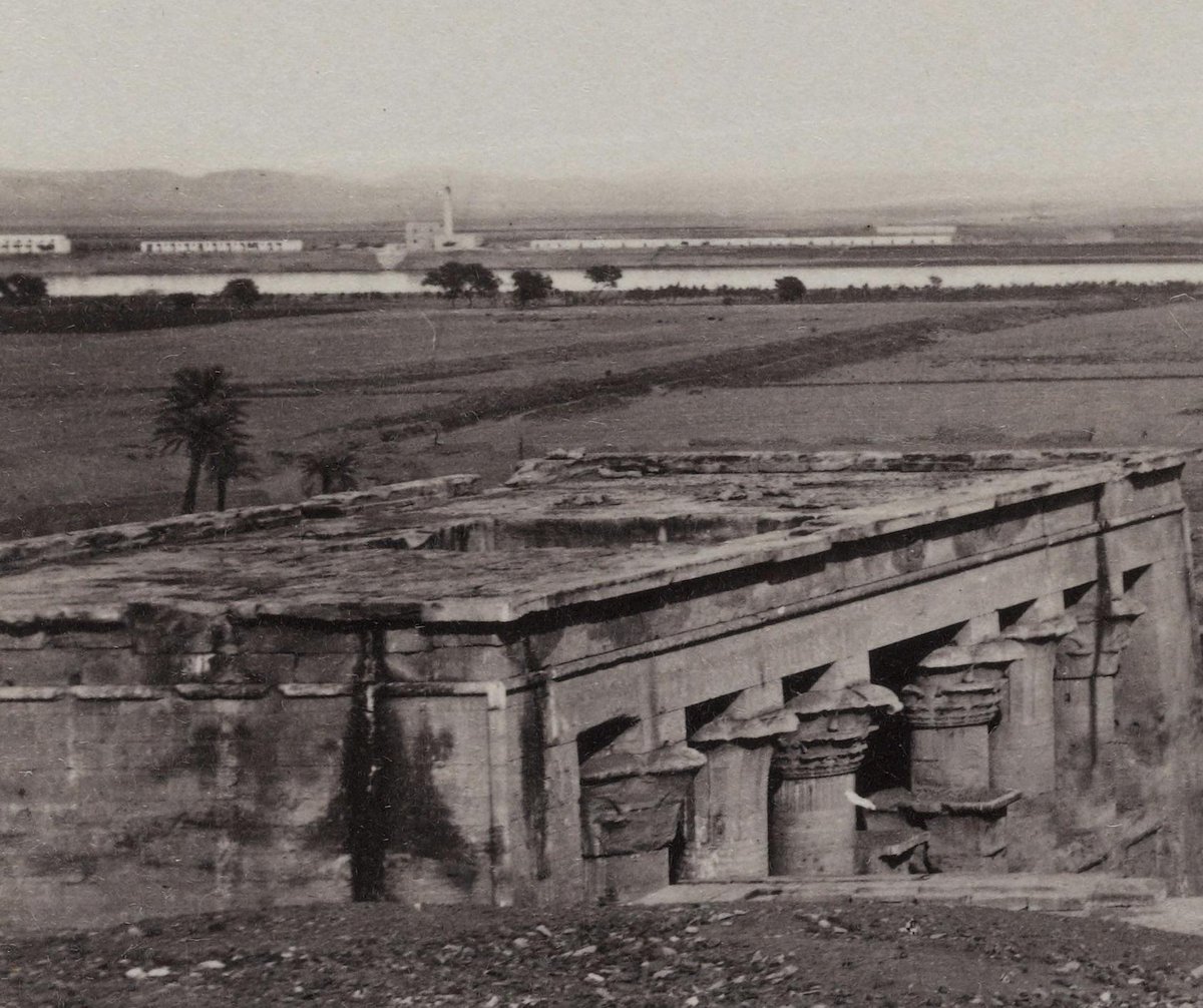 And now the houses on top of the hypostyle hall are clearly gone. http://dla.library.upenn.edu/dla/holyland/image.html?id=HOLYLAND_lenkin_2449(Good, 1868-9, detail)