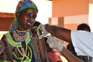 WHO's tweet photo. #ThrowbackThursday: In 2010 #Meningitis A vaccine was introduced in the African ‘Meningitis Belt’ &amp; since then over 300m people have been vaccinated. Before the vaccine, the disease would cause regular &amp; devastating epidemics, causing tens of thousands of deaths. #VaccinesWork https://t.co/oaY4lnv4k3