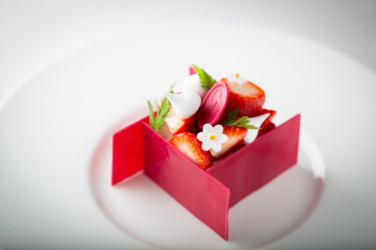 StefPastryChef's tweet photo. Strawberry &amp; elderflower delice, perfect in this lovely weather! 
🍓🍓🍓🍓🍓🍓🍓☀️☀️☀️☀️☀️☀️ https://t.co/5RTl6gjzQT