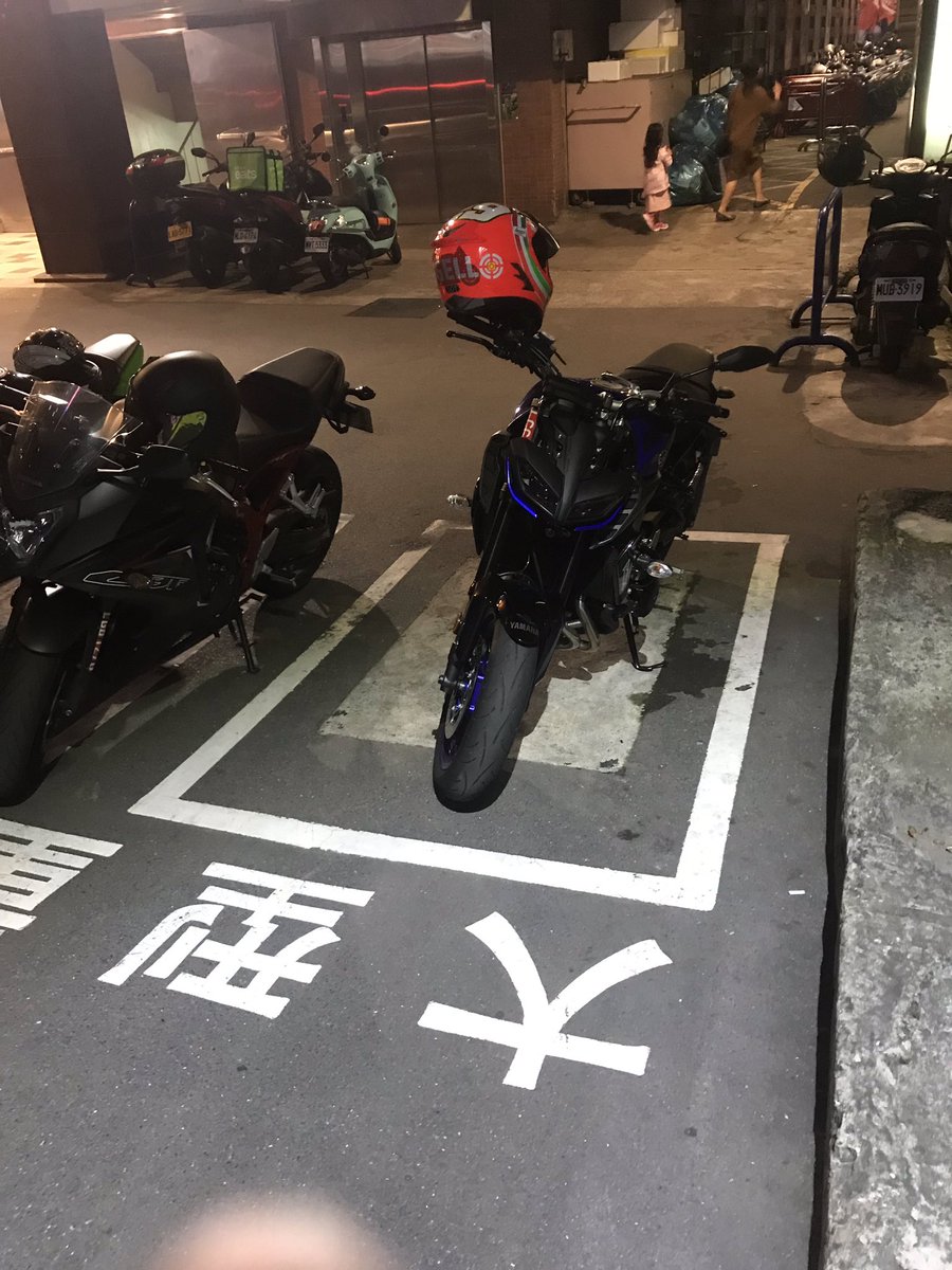 A Shin Mt 09 中友百貨大型重機專屬停車位停在裡面氣勢就是不一樣 Mt09daily A Shin Mt 09 中友百貨大型重機專屬停車位停在裡面氣勢就是不一樣 Mt09daily