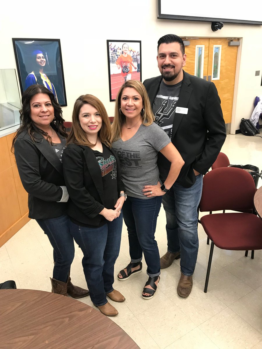 EISDofSA's tweet photo. Edgewood ISD backs the Silver and Black! @spurs #GoSpursGo #EdgewoodProud https://t.co/aqP559ylLM