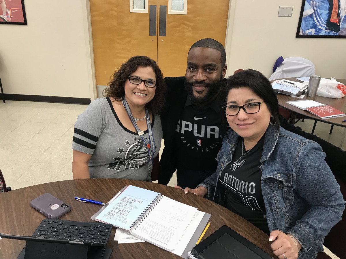 EISDofSA's tweet photo. Edgewood ISD backs the Silver and Black! @spurs #GoSpursGo #EdgewoodProud https://t.co/aqP559ylLM