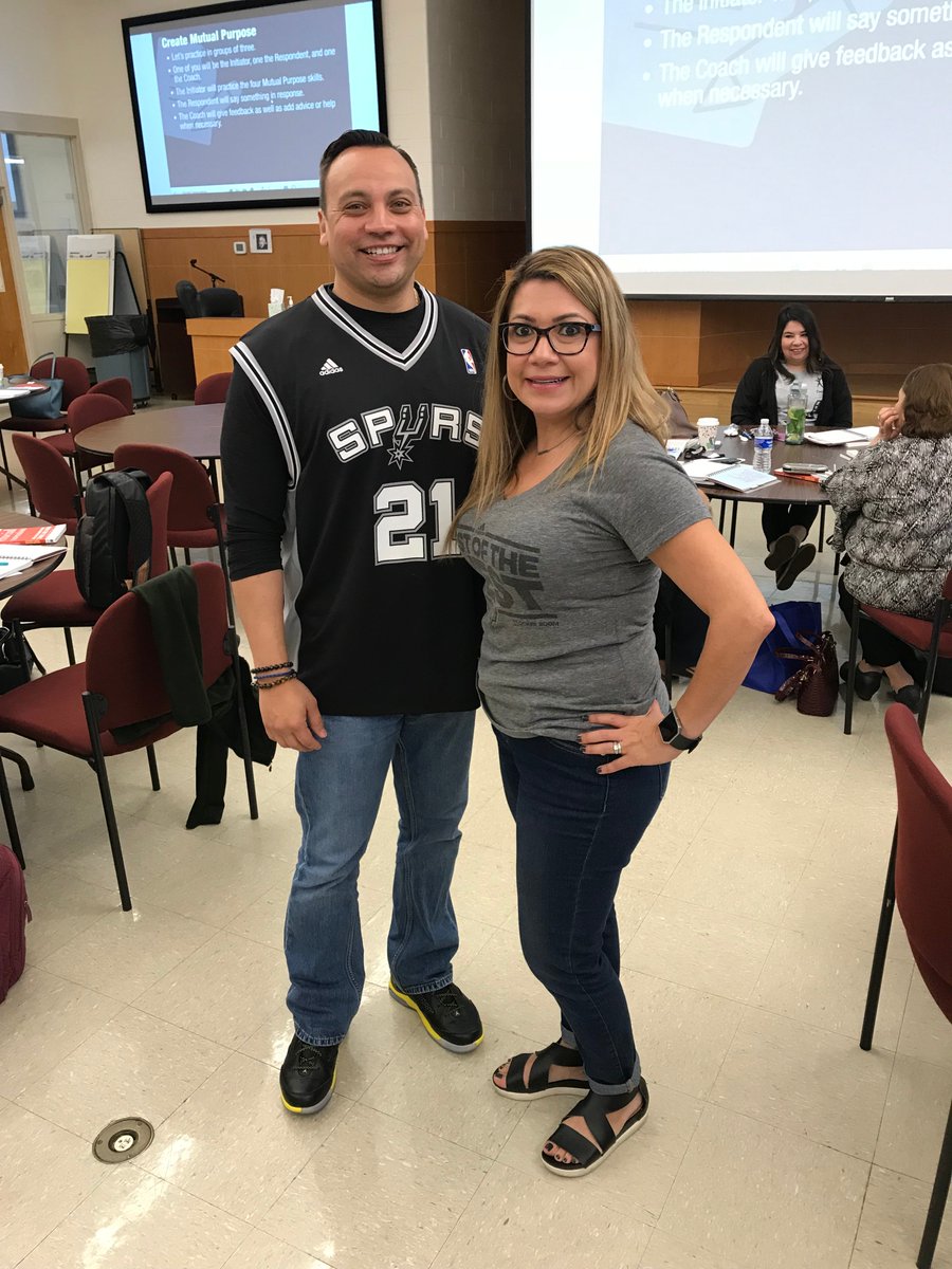 EISDofSA's tweet photo. Edgewood ISD backs the Silver and Black! @spurs #GoSpursGo #EdgewoodProud https://t.co/aqP559ylLM