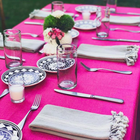 WalkingMatters's tweet photo. Love this festive color combo from @lizziemwhitehead and @YBPhouston! Thanks for sharing @CaskataHome ππ #wevegotyourplates!
#TabletopMatters
#setthetable #setaprettytable #tablesetting #prettyplates #serveitpretty #dishes #plates #dinnerware #tabletop #eventrentals https://t.co/17sUDqhQ2n
