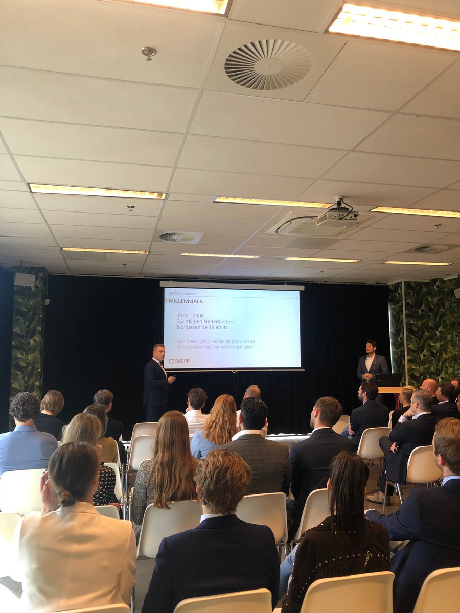 De 'Office as a Service Meet-up' is begonnen! Dagvoorzitter Hans Dijkstra van <a href="/HollandCT_PT/">Holland CT & PT</a> gaf zojuist het startsein. De eerste spreker is Joost Lansink, hij vertelt namens SKEPP over de 'As a service' trend! #Office_as_a_service