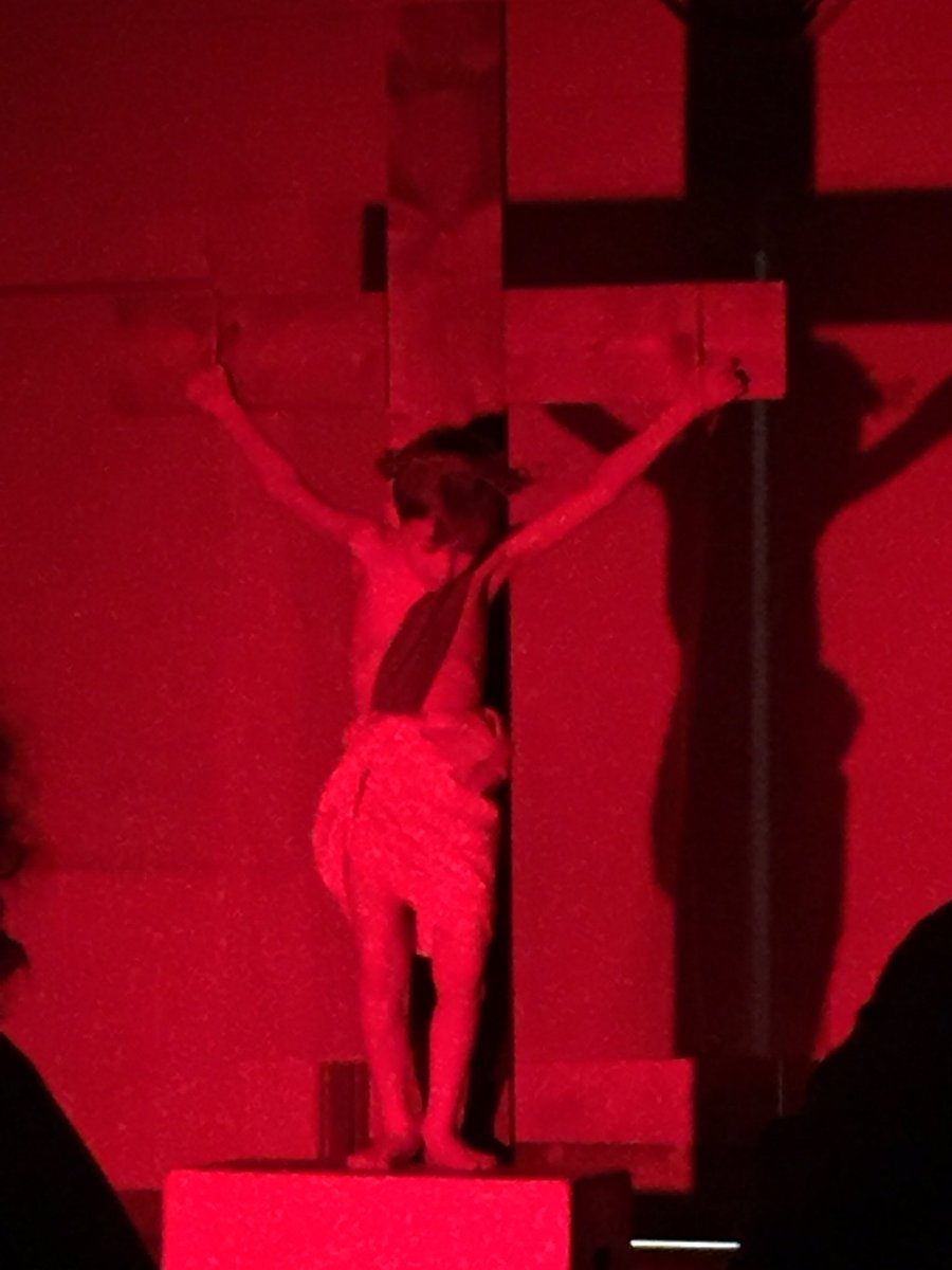 MsLuburic's tweet photo. Stunningly beautiful and emotional rendition of #StationsoftheCross Your endless hours of hard work paid off and your creativity never ceases to amaze @MrsDelaneyOCSB @LappaSTM ✝️🕯Well done grade 1 💕 @ThomasMoreOCSB https://t.co/FFLN8POTCq