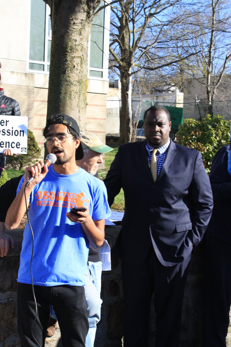 masspeaceaction's tweet photo. @RepPressley called for cutting the #military budget 25%, Vignesh Ramachandran of @350Mass pointed out the connections between war, empire, and climate disaster, and Jeff Klein of Dorchester People for Peace reminded of MLK's triple evils, war, racism, economic inequality 2/3 https://t.co/rXJ2RQ7LuR