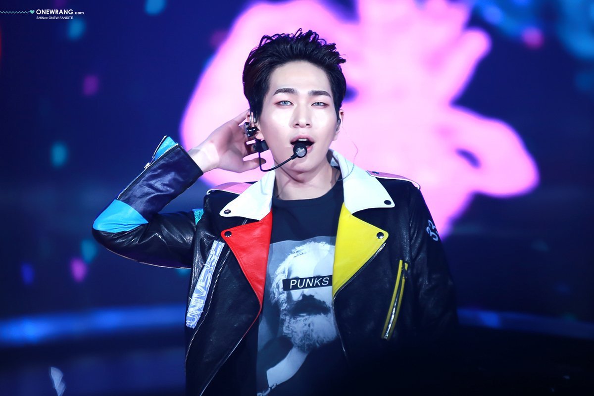Jinki + hair styled up + dark colored hair + contacts = uLTIMATE HANDSOME COMBO. 