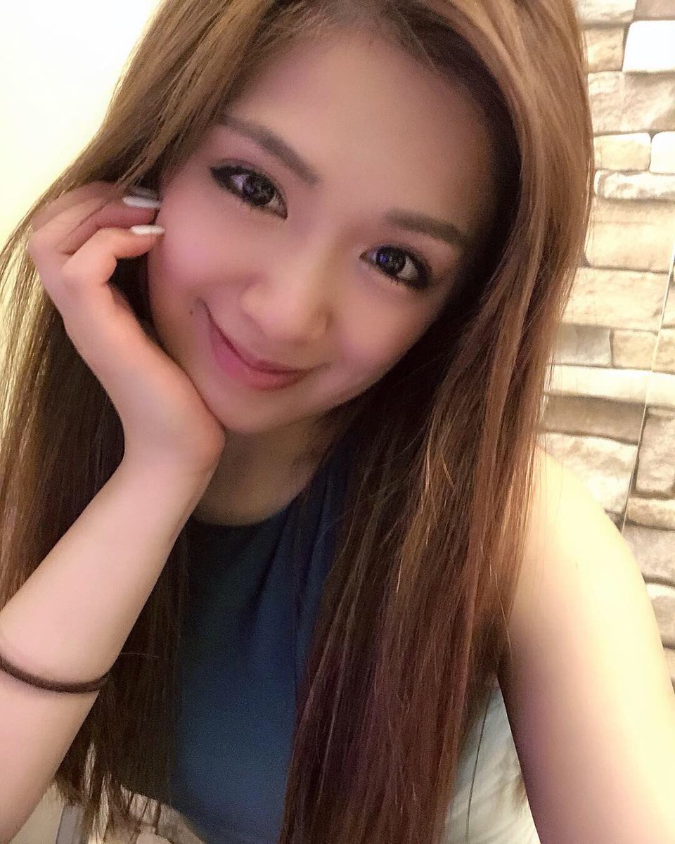 髪かきあげ系女子