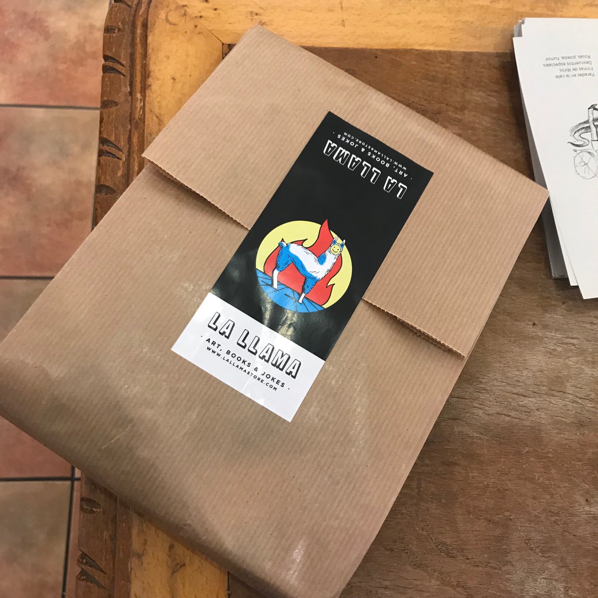 Lallamastore's tweet image. Tot el nostre inventari està sincronitzat amb la web. Per tant, si teniu pressa dimarts dia de Sant Jordi, podeu deixar la compra feta i pagada des de casa i passar a recollir-la quan us vagi bé. #econmerce #entrepebeurship #calers #santjhordi