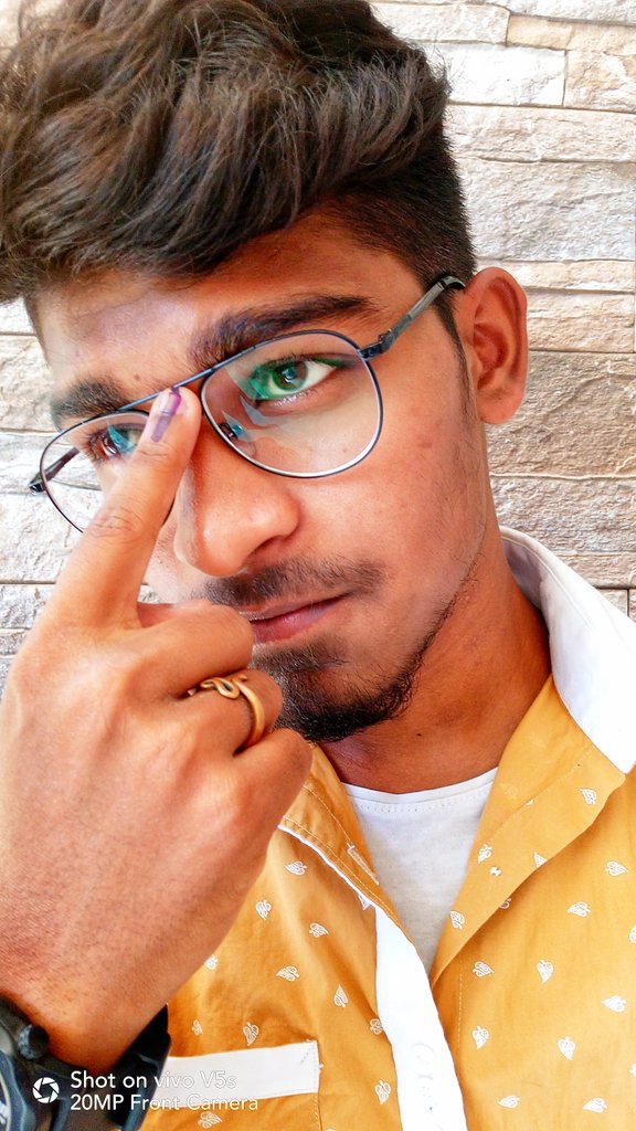 Saju7Ratchakan's tweet photo. #RightToVote #Election19 #inkedfinger
#Voted #inkedforindia #everysinglevotecounts https://t.co/1J0hdzLcyl