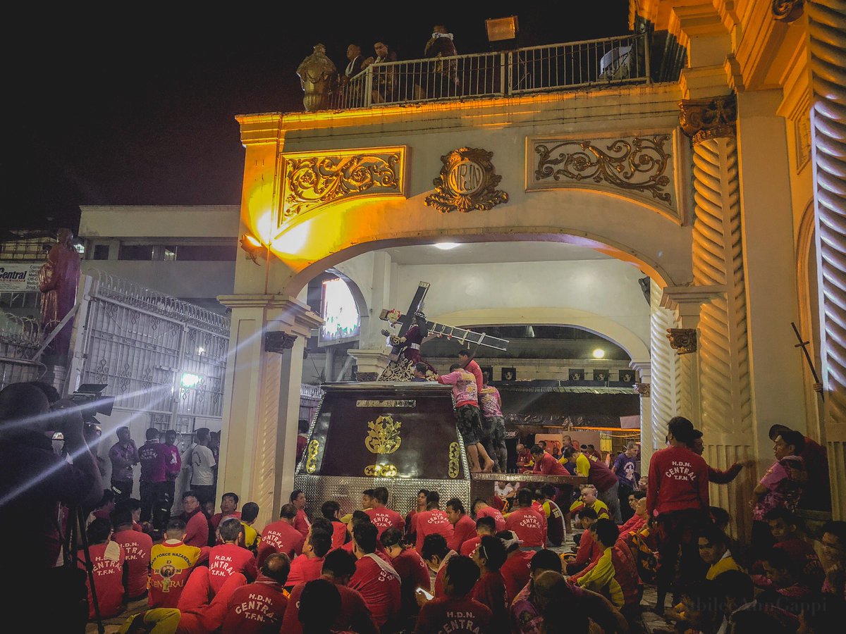 jubipretty's tweet photo. Saktong 12nn, ilalabas na ang senyor. Viva! #GoodFridayProcession https://t.co/WymWKKtaru