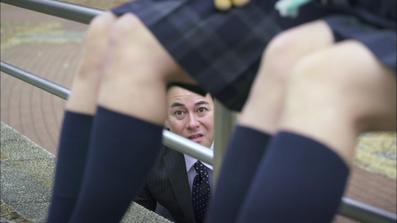 女子高生　ふともも 