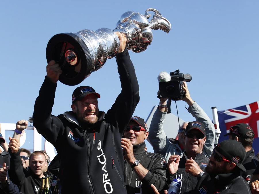 Simeon <a href="/stienpont/">Simeon Tienpont</a> voer in de uithoeken van de wereld, maar niet zonder risico. Een openhartig gesprek in <a href="/DeNieuwsBV/">De Nieuws BV</a> met de zeiler: nporadio1.nl/sport/15992-si…