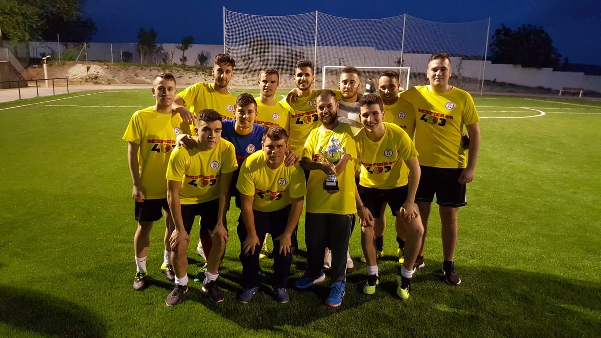 despierta403's tweet photo. Llegaron a la final y han acabado subcampeones๐, con el patrocinio de la peli Despierta 403 donde el protagonista principal Nacho Ramos es el entrenador de dicho equipo.
โฝ ยกA tope orgullosos del equipo, campeones!โฝ
#Futbol #Footbal #Golazo #subcampeones #ncteam https://t.co/jQFuO0UZ6j
