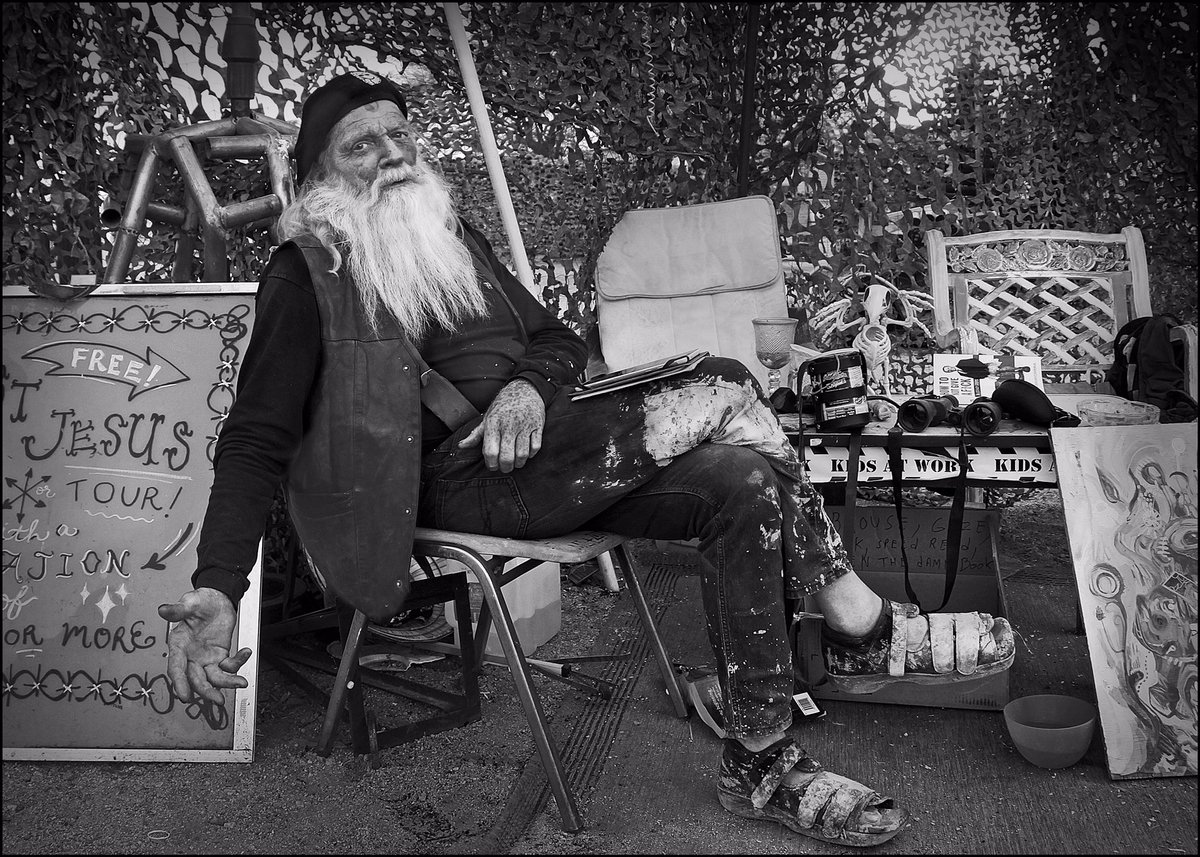 marcelbritten's tweet photo. #blackandwhite #photooftheday #picoftheday #monochromephotography #monochrome #streetphotography #streetart #thewizard #eastjesus #canon50d https://t.co/mp0lT6Ogmh