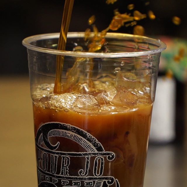pourjocoffee's tweet photo. Today is Thursday! That means @kevhealy_ and CINDY are making ☕ at @gocarvana Headquarters
1930 W Rio Salado Pkwy Tempe, AZ 85281 7:30-10:00am
.
.
.
.
.
#pourjocoffee #coffeetruck #familiafoodtruck #azlocalcoffee #foodtruck #coldbrew #coffee #coldbr… https://t.co/diyumNO5r6 https://t.co/6V1T4Wj6wN