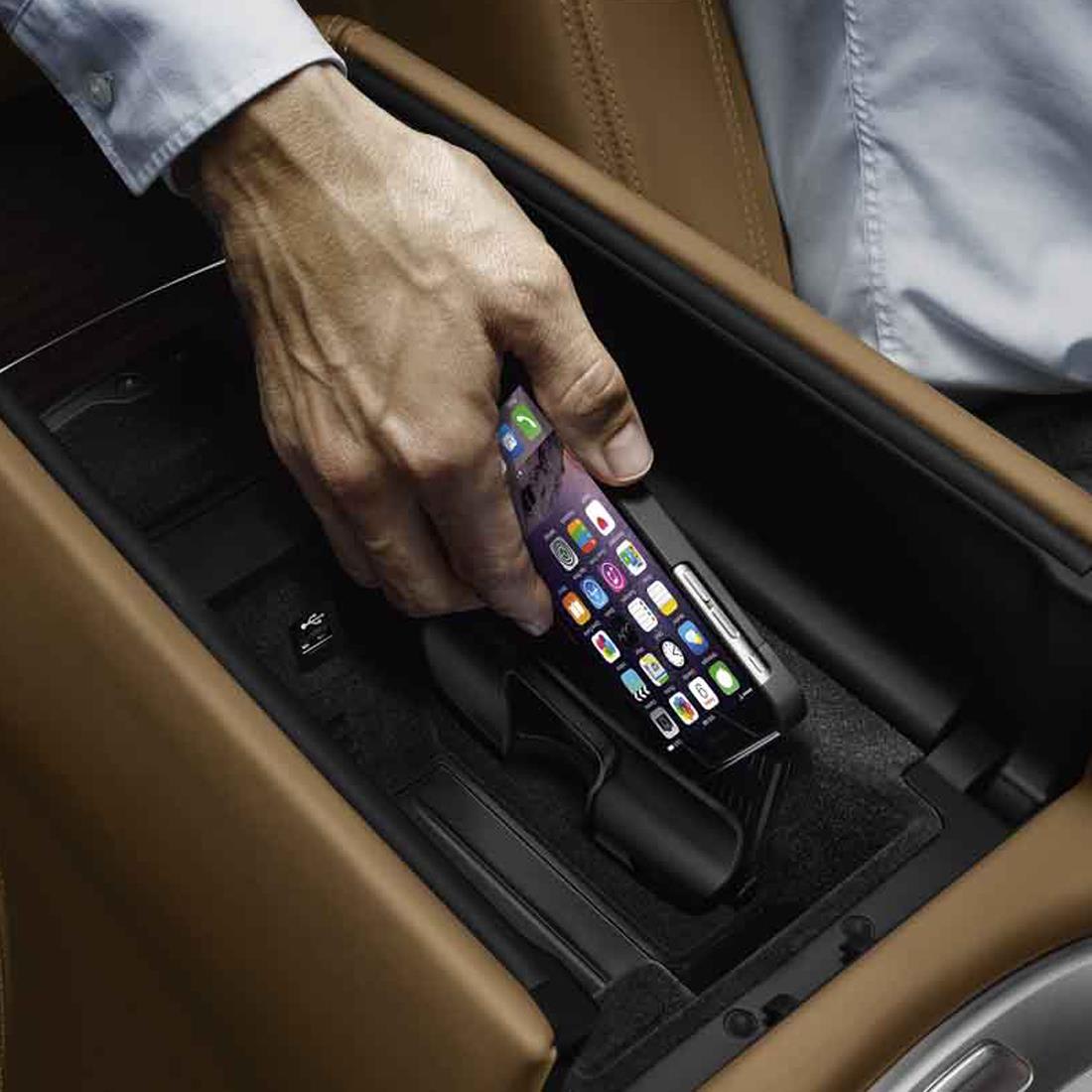 BMWSilverSpring's tweet image. Are you an iPhone™ user? Good news! 📱

You can now wirelessly charge your phone on-the-go with the BMW Wireless Charging Case! goo.gl/suGZ1R