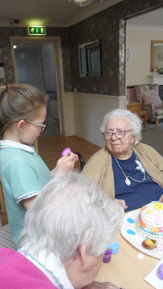 care_lcc's tweet photo. We have had a wonderful afternoon at Dolphin Manor, doing lovely Easter crafts with @RothwellPrimary Thank you to all the children and their teachers. We hope you enjoyed it as much as we did! #intergenerationaltime #Easter #oldandyoung https://t.co/Y3R0FpPVjV