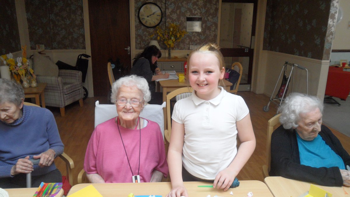 care_lcc's tweet photo. We have had a wonderful afternoon at Dolphin Manor, doing lovely Easter crafts with @RothwellPrimary Thank you to all the children and their teachers. We hope you enjoyed it as much as we did! #intergenerationaltime #Easter #oldandyoung https://t.co/Y3R0FpPVjV