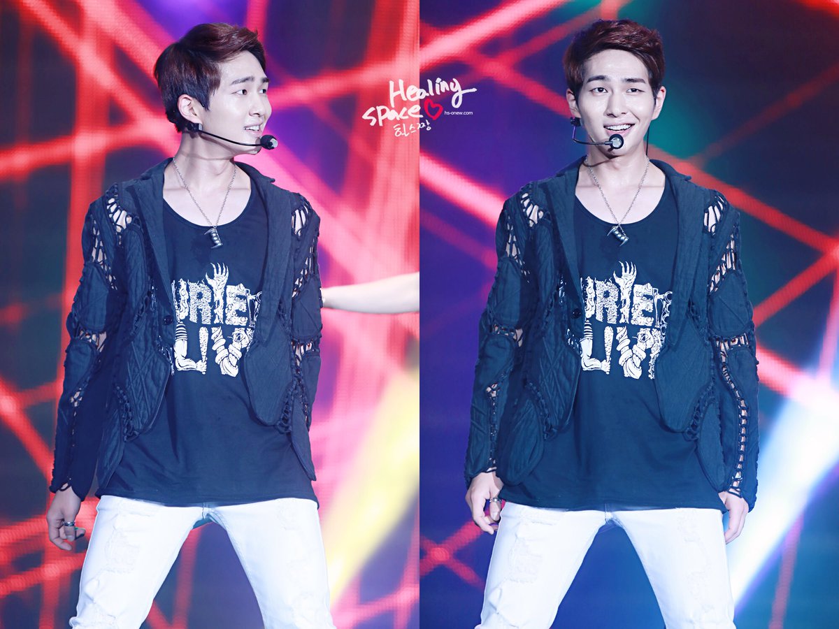 HE SMIRKED, BUT THEN HE SMILED. WHAT DO YOU WANT LEE JINKIII JUST TELL ME 