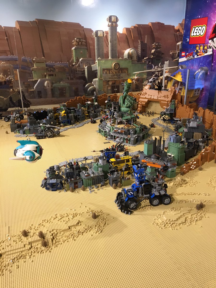 Spider_Sam_'s tweet photo. #EverthingIsAwesome when you check out “The #LEGOMovie2 Experience” at #LEGOLANDBillund.
There is a full size #LEGO recreation of @TheLEGOMovie’s #Apocalypseberg!!! https://t.co/aJ45tPo2mj