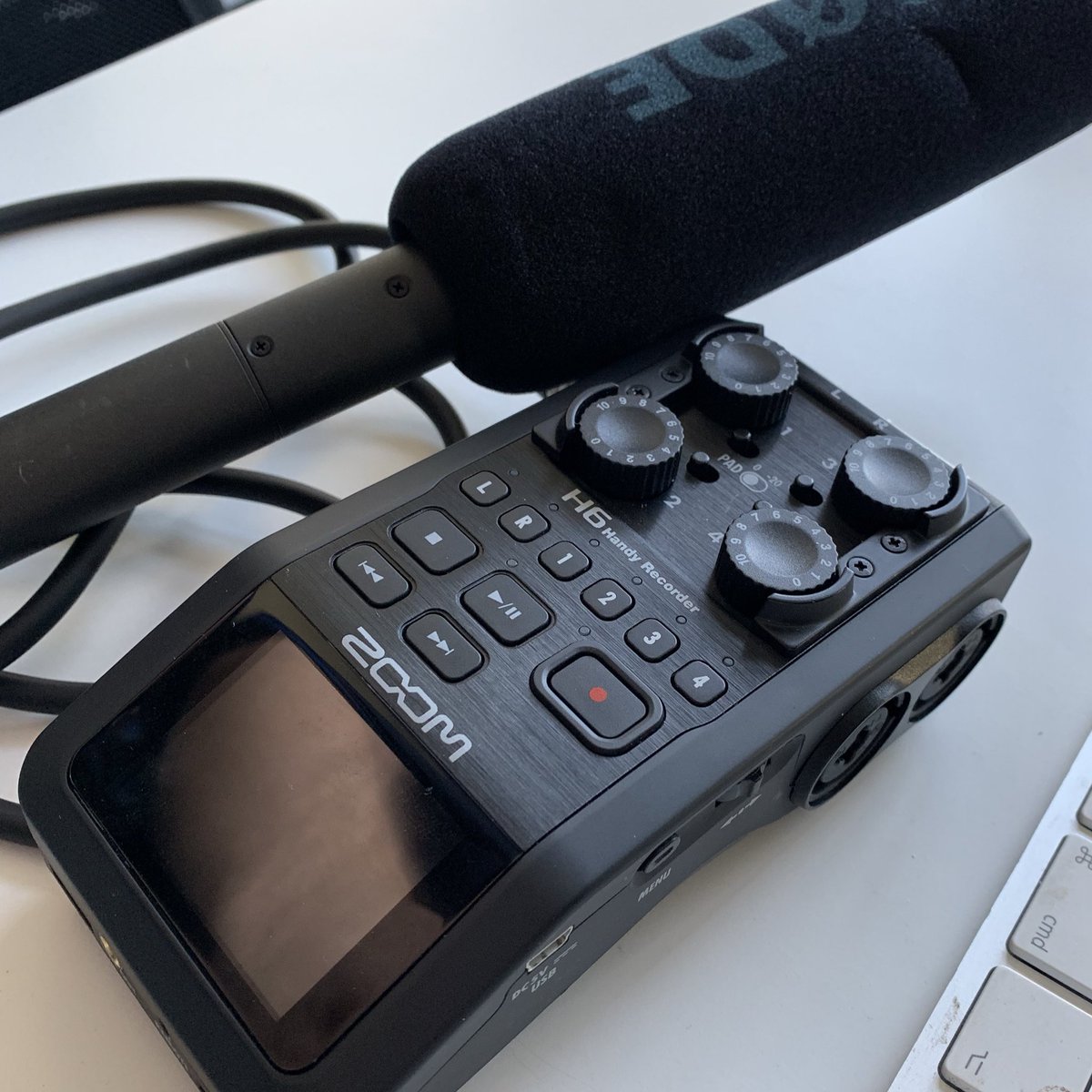 Nach kleiner Pause haben wir heute wieder mal die Mikrofone rausgeholt und eine neue Folge #Polytisiert aufgenommen. Dieses Mal unter anderem mit einer intensiveren Betrachtung der aktuellen Entwicklungen rund um das #BAföG. Die Folge ist dann in ein paar Tagen online!