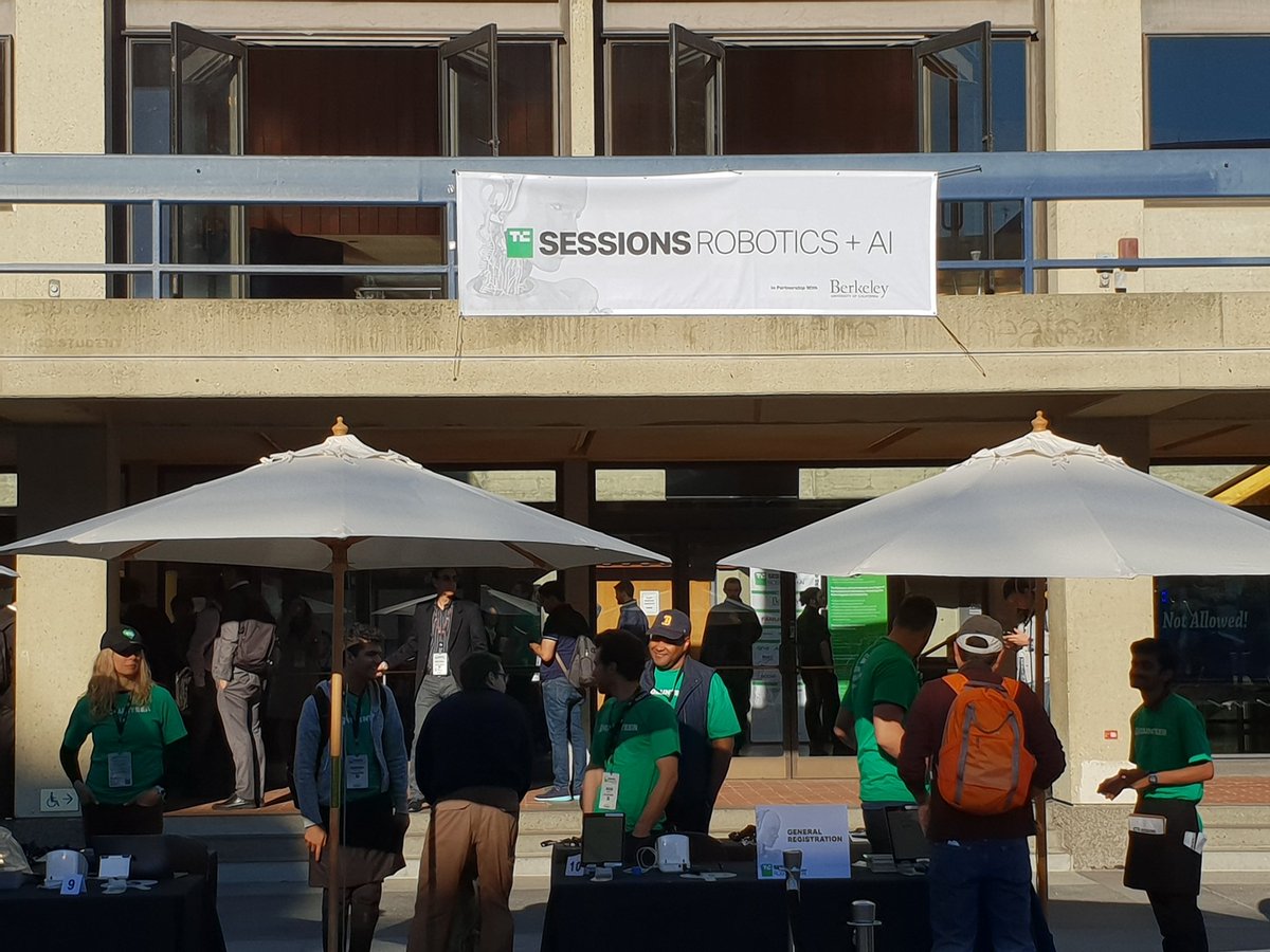 NicholsonOwen's tweet photo. Time for the Tech Crunch conference on robotics at UC Berkley. If you're attending let's meet up and talk robots! #TCrobotics https://t.co/HnW2kTnzf1