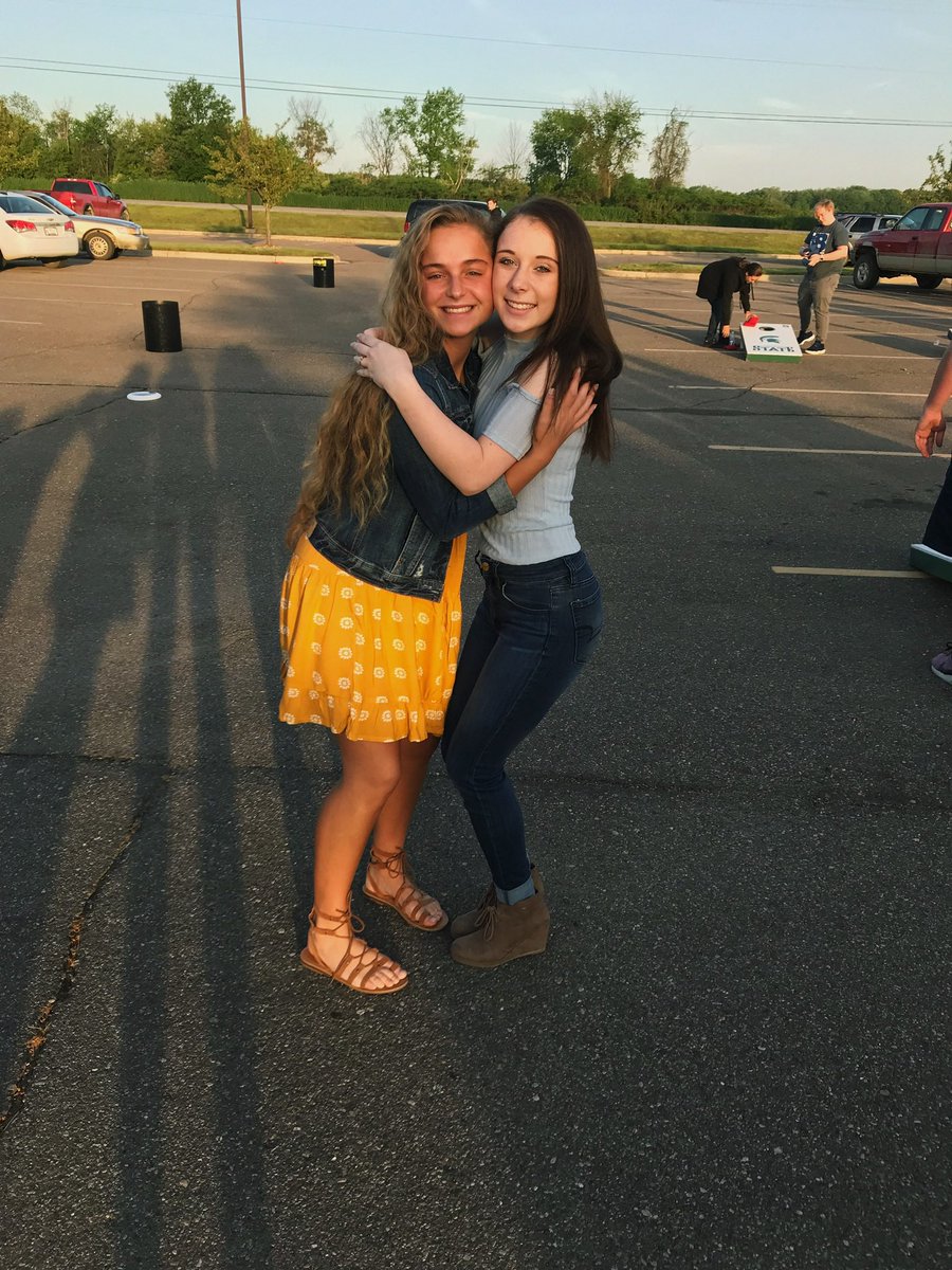 janetfelbarth's tweet photo. happy birthday to my favorite twins🥳💞 i miss you beautiful ladies so much &amp; i’m so happy to have you both in my life! i love you bunches💛have a great dayyy! https://t.co/hOnR7v7Anw