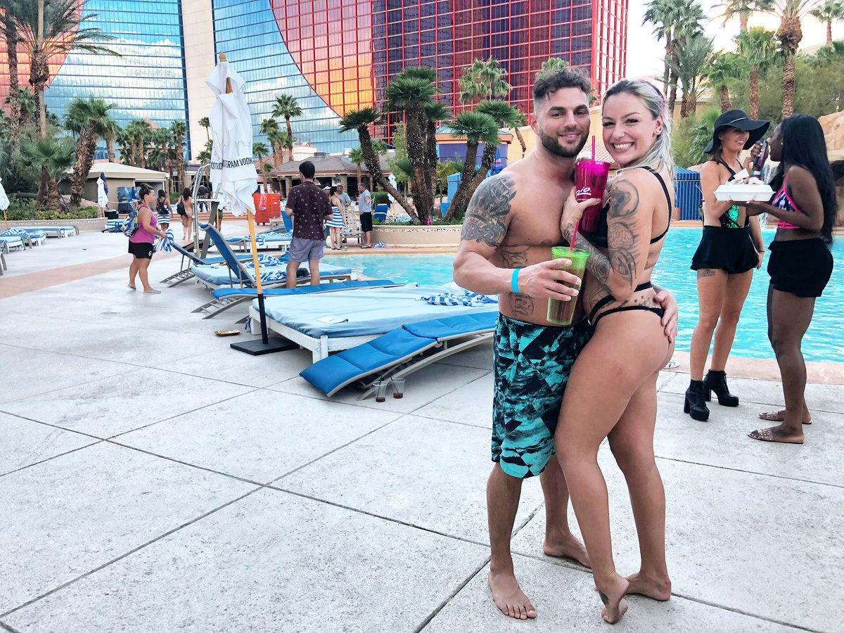 ronniedohertyy's tweet photo. Sin City 🔥🍹#RodneyAndRonnie 😍👊🏻 #BigBrotherCanada #Survivor #RealityFam @rodneylavoiejr https://t.co/eAouyc9UtA