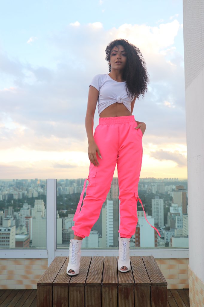 View Any Gabrielly Roupas Pictures