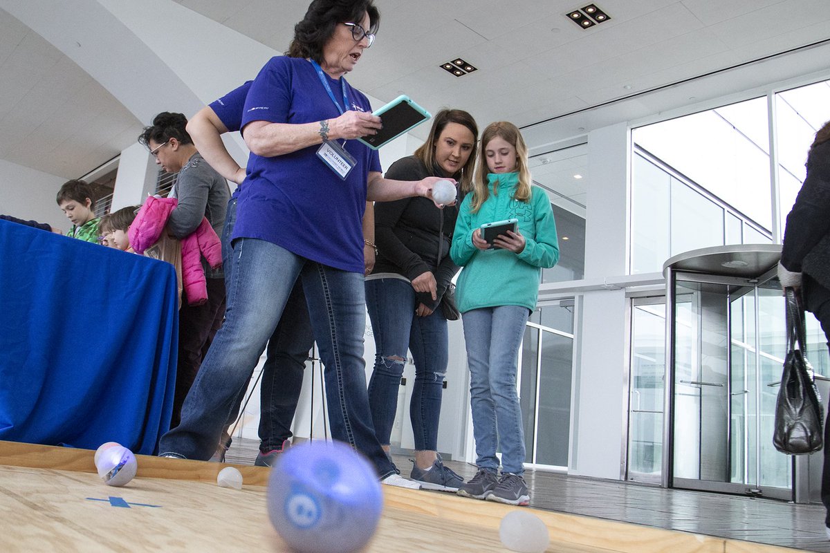 discoveryworld's tweet image. Robots are awesome! Join Discovery World and @ROKAutomation for day two of #RoboticsWeek and ignite the spark that could lead to an amazing career. #SpringBreak