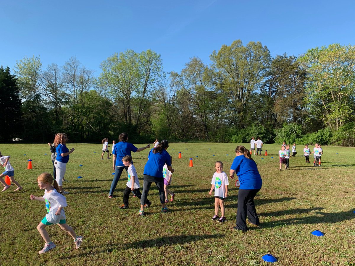 LCESCougars's tweet photo. Today is a FUN DAY at LCES! it is our FUN RUN day and they are doing great! We can't wait to find out how much money we raised for our school!!! Thanks to our PTA, volunteers, staff, parents, and most of all-our students! @Boosterthon @CaldwellVoice @LCESCougars https://t.co/P2uXpVguhQ