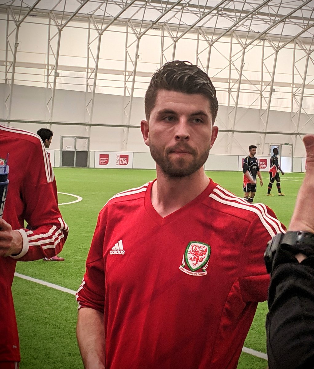 Min 75: Goal Wales
Welsh Unis 1-0 English Unis
<a href="/Bully__22/">Dr Lee Baldock</a> pops up with a header from a corner to give us a crucial advantage.
🔴🔴🔴
#TeamWales 
#TogetherStronger