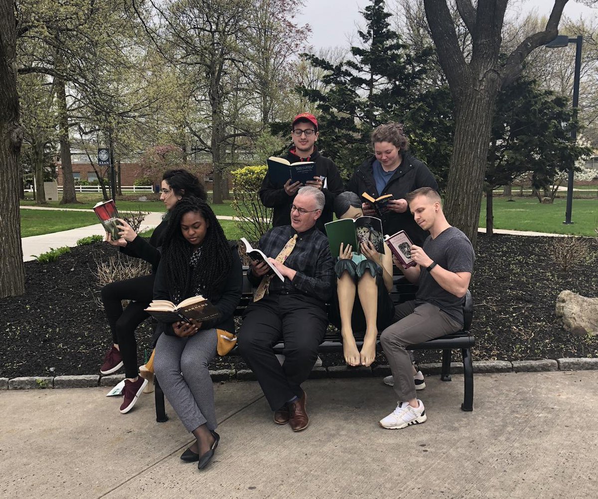 KeanWriting's tweet image. One of the #ntlc research librarians, Craig, and the #kuwc staff catch up on their reading with a sculpture by @sewardjohnson
#keanuniversity #keancougar #keancougars #keanwritingcenter #keanwriting #writing #writingcenter