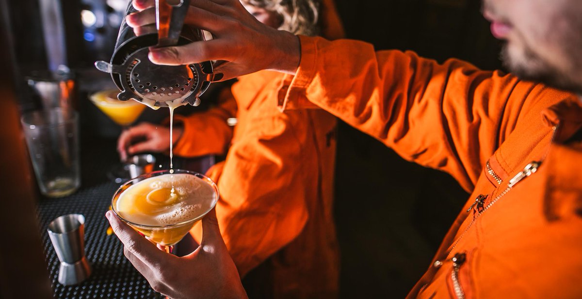 DesignMyNight's tweet photo. The beauty of living in the capital: you can become an overnight expert in anything from rolling sushi to whipping up the best margarita. Find your new party trick at one of the top 50 creative classes to take in London @temperldn @LSQKitchen @May_Fair_Bar https://t.co/qxTan8WWDW https://t.co/FoE034FNdN