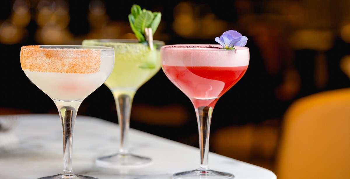 DesignMyNight's tweet photo. The beauty of living in the capital: you can become an overnight expert in anything from rolling sushi to whipping up the best margarita. Find your new party trick at one of the top 50 creative classes to take in London @temperldn @LSQKitchen @May_Fair_Bar https://t.co/qxTan8WWDW https://t.co/FoE034FNdN