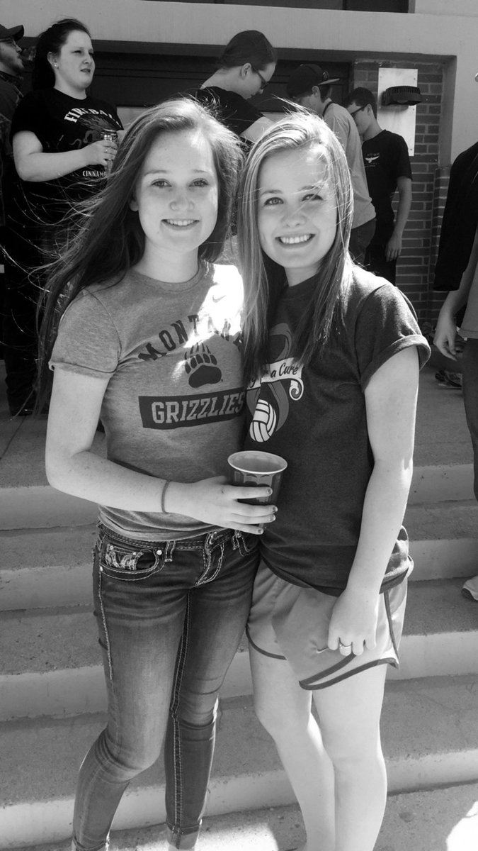 AlexisMae1413's tweet photo. happiest of birthdays to you lib 🥳thank you for so many great memories :)) miss u like crazy, hope to see you soon! xoxox 💛🌼 https://t.co/AZOuouKhrB
