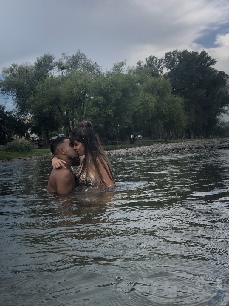 Aguscavigliaa's tweet photo. Feliz cumple Brayancito. Que seas feliz siempre. Te amo aunque la mayoría del tiempo quiera matarte 💖 https://t.co/PrzpmqDnx1